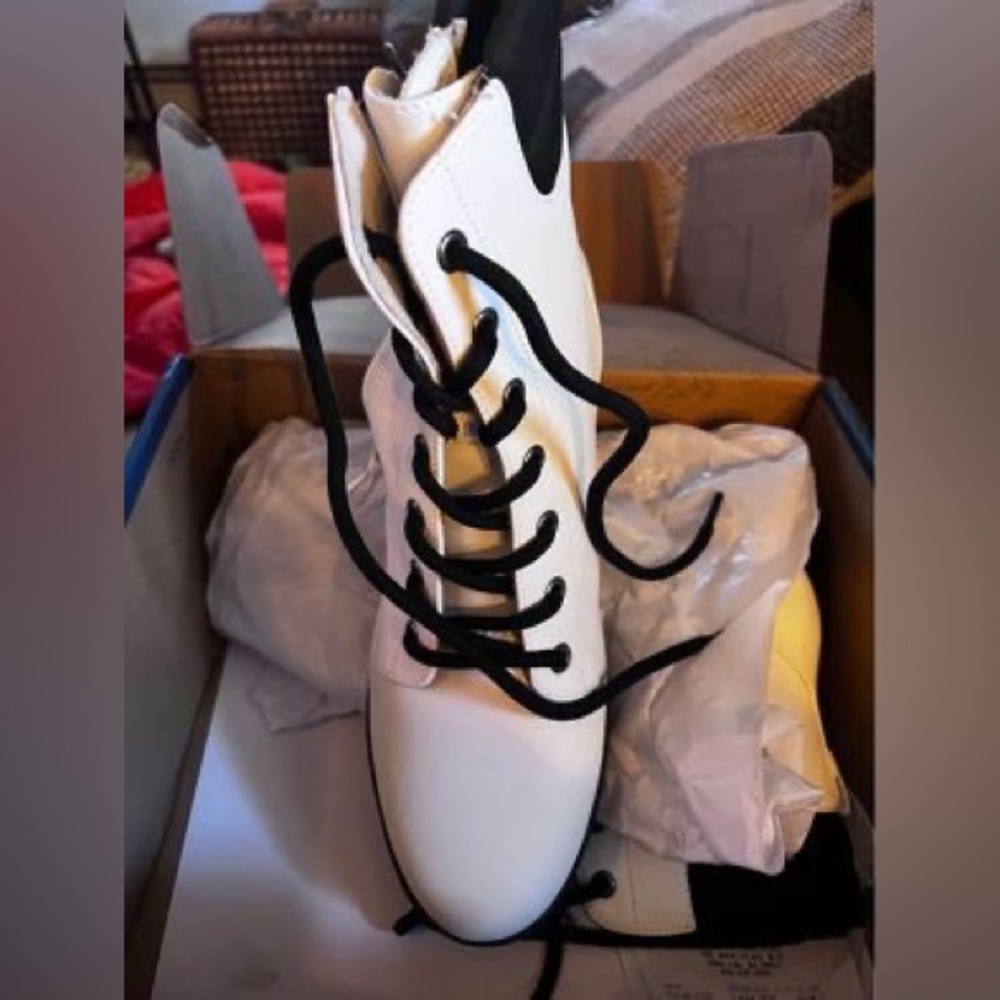 Women’s Dr. Scholl’s Tayler white combat boots. New, never worn, size 9.